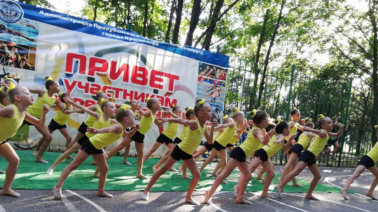 В сквере «Кленовый» состоялся окружной спортивный праздник «Мы выбираем – спорт!»