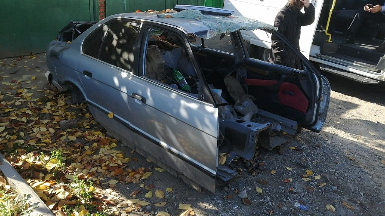 IВ Западном округе продолжается работа по уборке с улиц брошенного автотранспорта