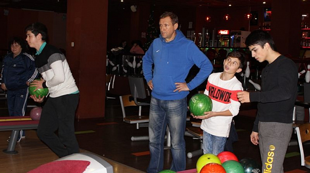 В Центральном округе стартовал турнир по боулингу