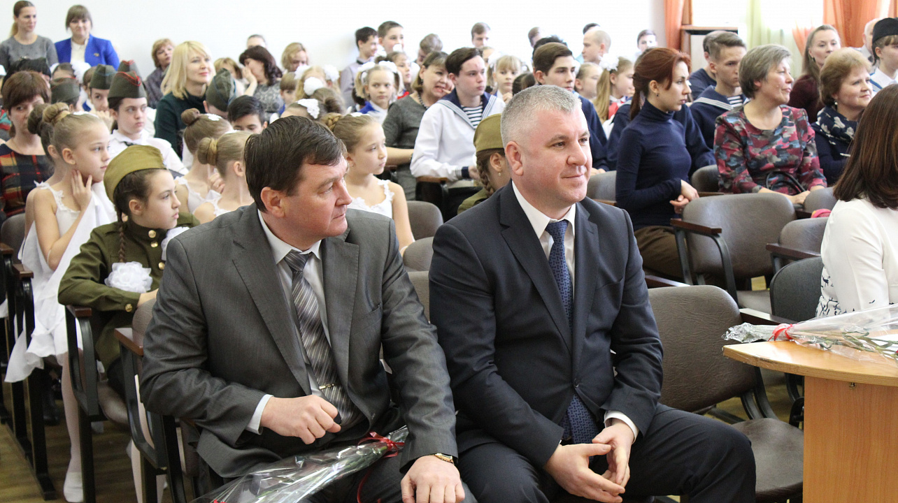 Глава Западного округа посетил окружной этап городского фестиваля инсценированной военно-патриотической песни «Песня в солдатской шинели»