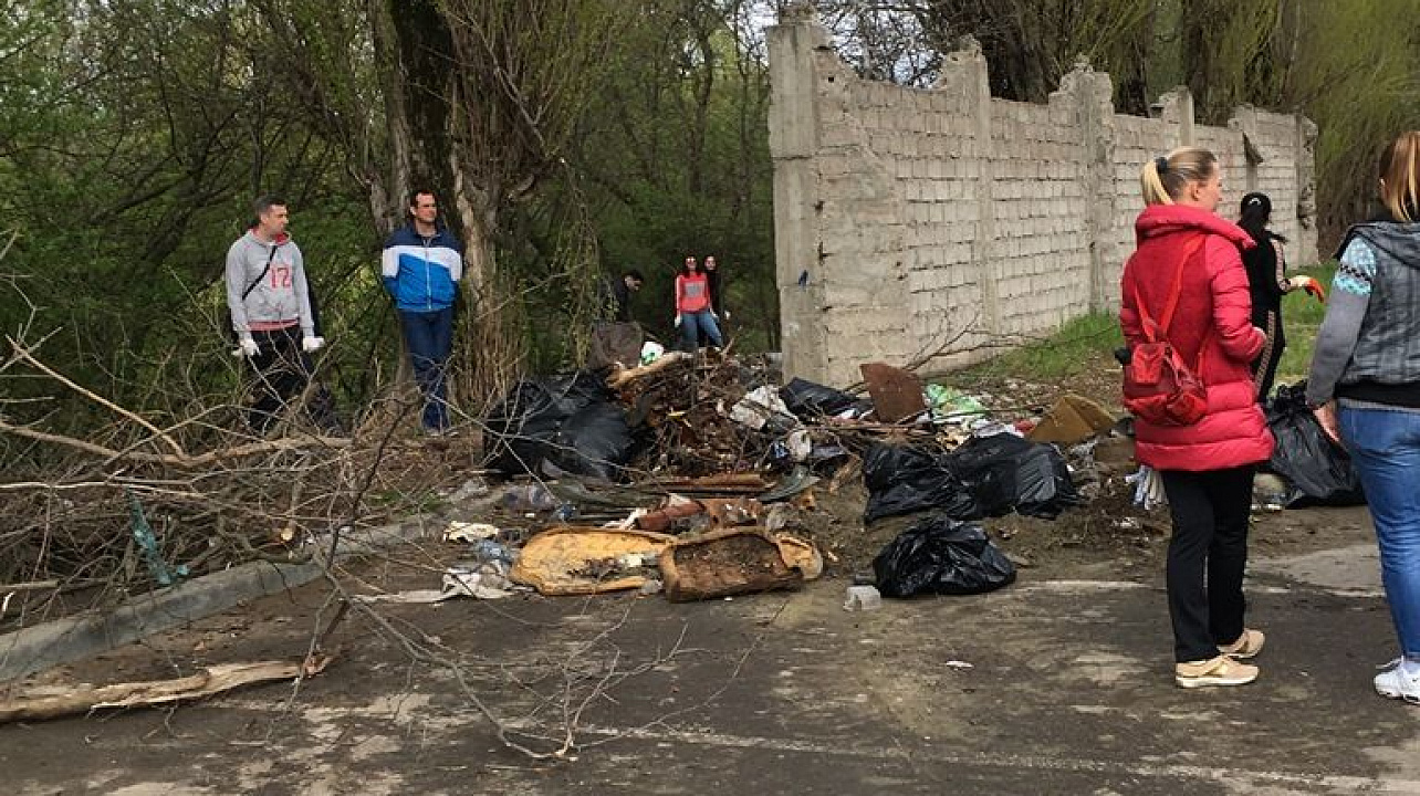 gОколо 30 тысяч человек вышли на общегородской субботник в Западном округе