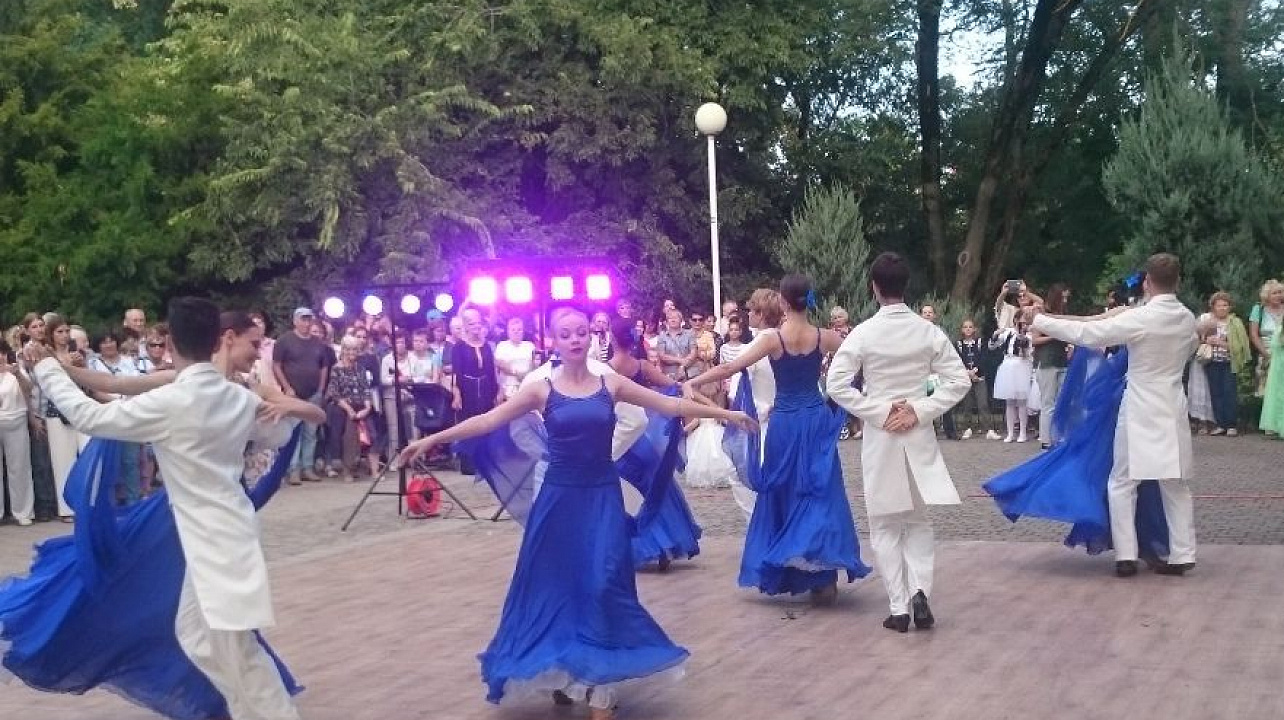 В Городском саду прошел Екатеринодарский открытый бал