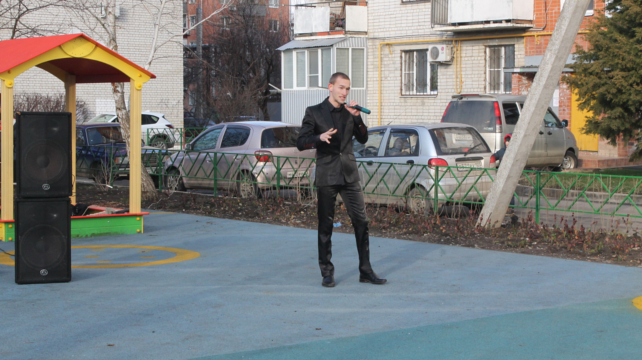 В микрорайоне имени Вавилова празднично встретили весну