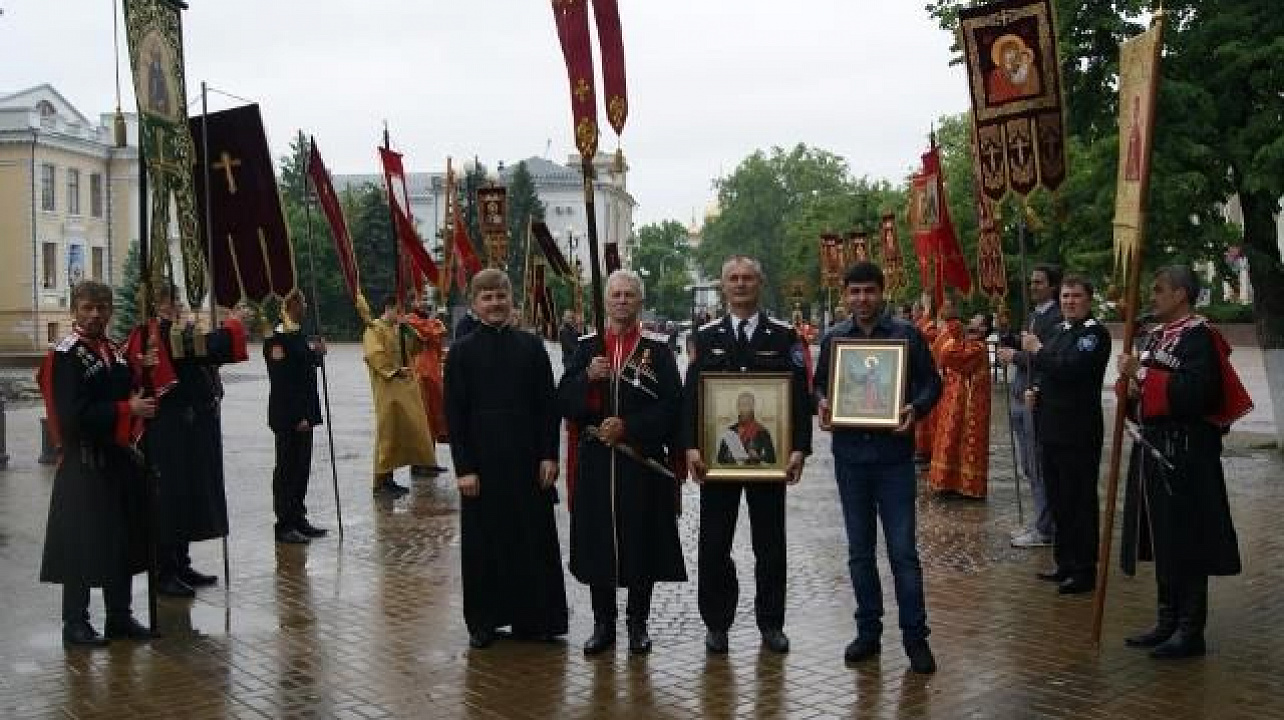 В День славянской письменности и культуры казаки Екатеринодарского районного казачьего общества приняли участие в крестном ходе