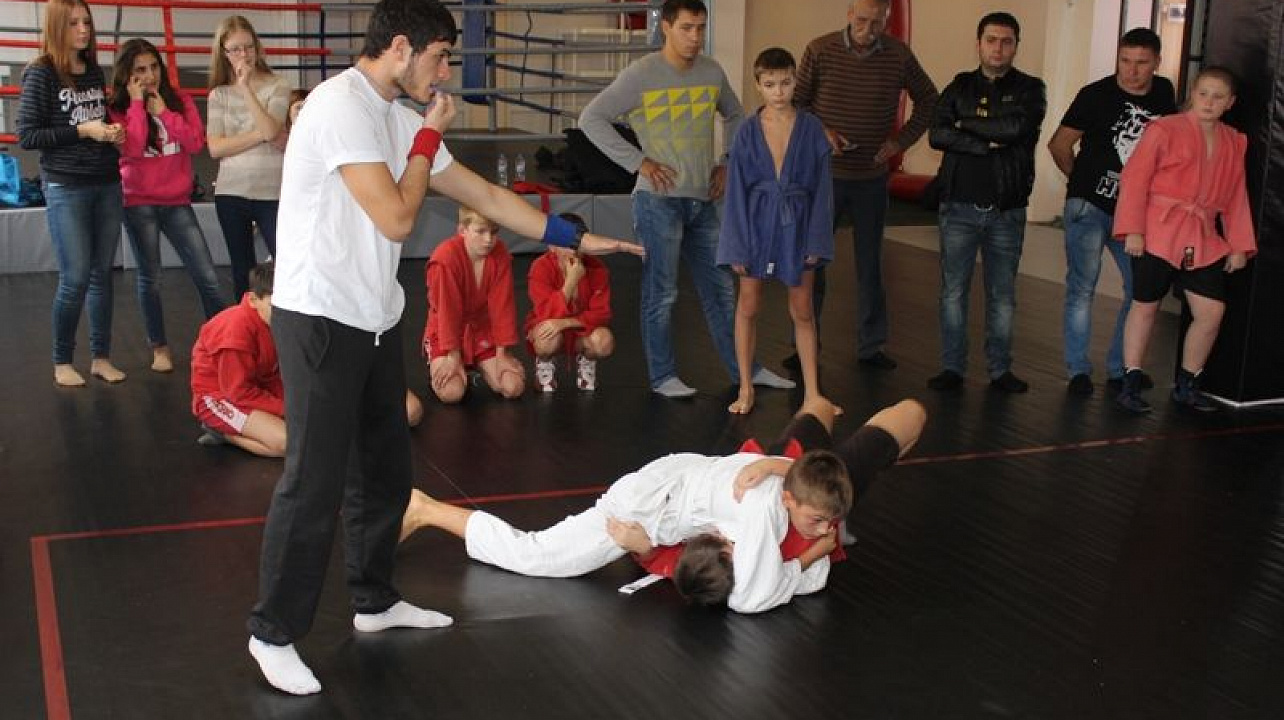 В Центральном округе прошел турнир по борьбе самбо на Кубок главы администрации Центрального округа