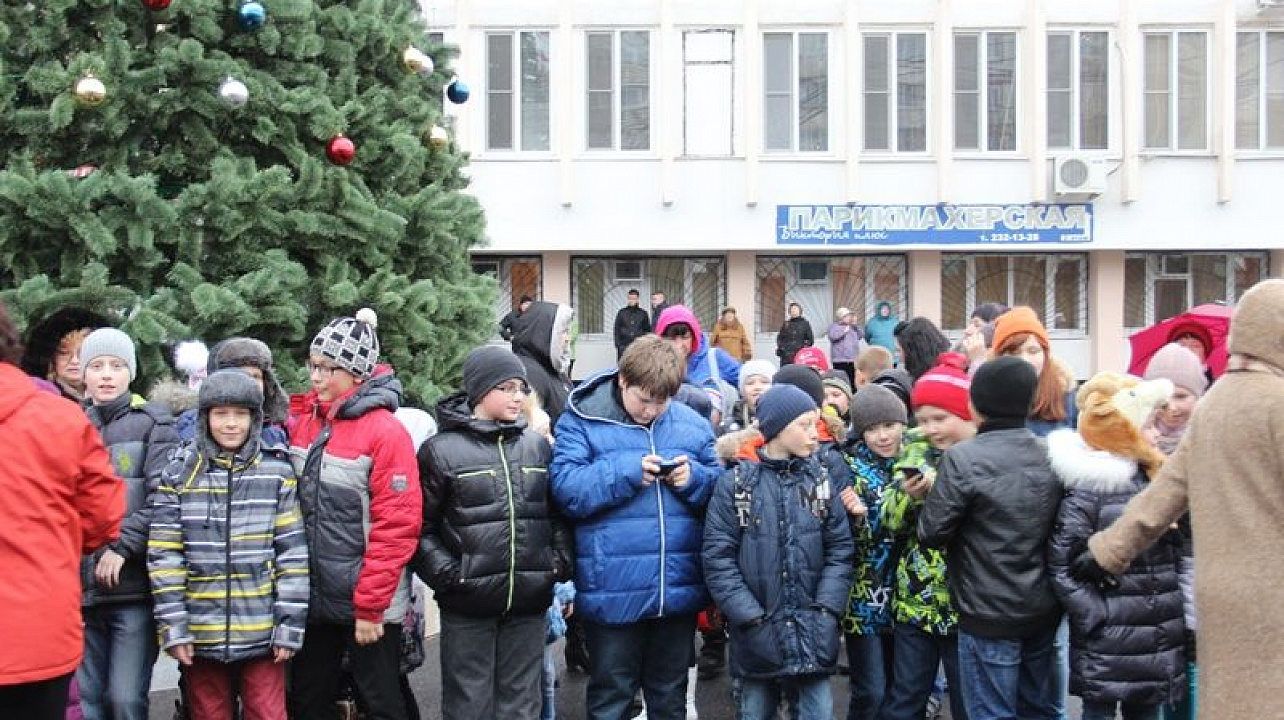 В сквере Субботний установили ёлку