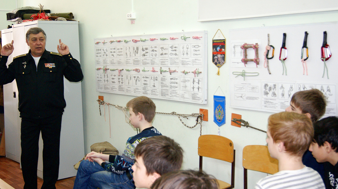 Для школьников Западного округа провели урок мужества