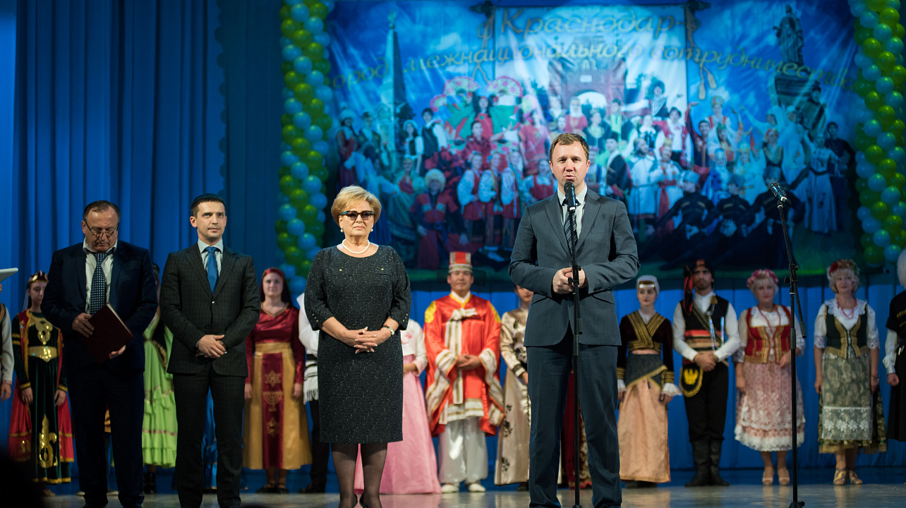 С аншлагом прошёл в Краснодаре традиционный фестиваль национальных культур.jpg