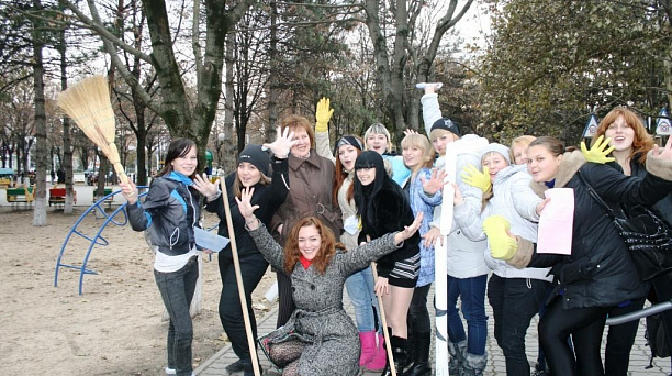 В сквере «Фестивальный» студенты краснодарских вузов провели очередной флешмоб