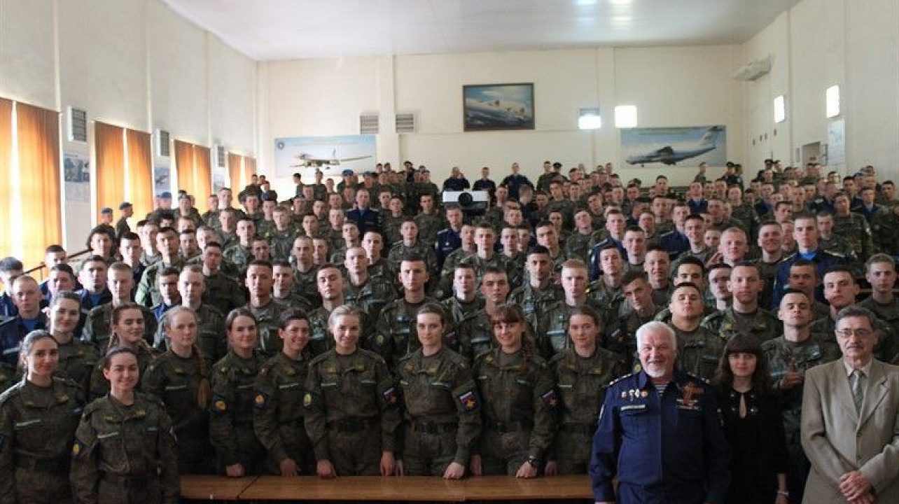 Военно-исторический урок для летчиков авиационного училища прошел 22 апреля.jpg