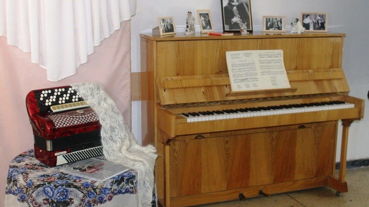 В Центре культуры и досуга Прикубанского округа состоялась литературно-музыкальная гостиная "Душа моя - песня русская"