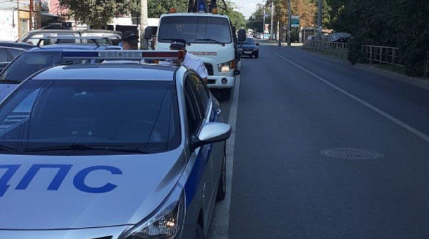 С выделенных полос для общественного транспорта в Краснодаре эвакуированы 103 машины