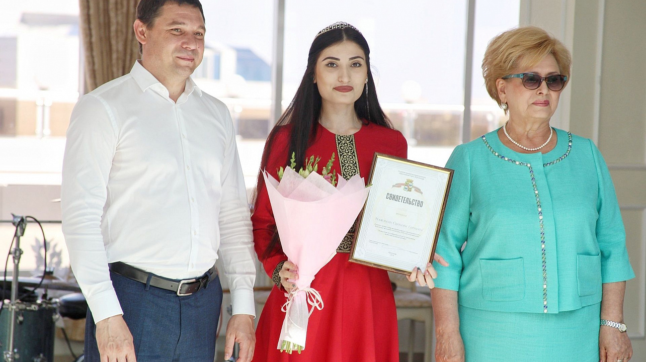 Молодые представители национально-культурных объединений удостоены премии главы города.jpeg