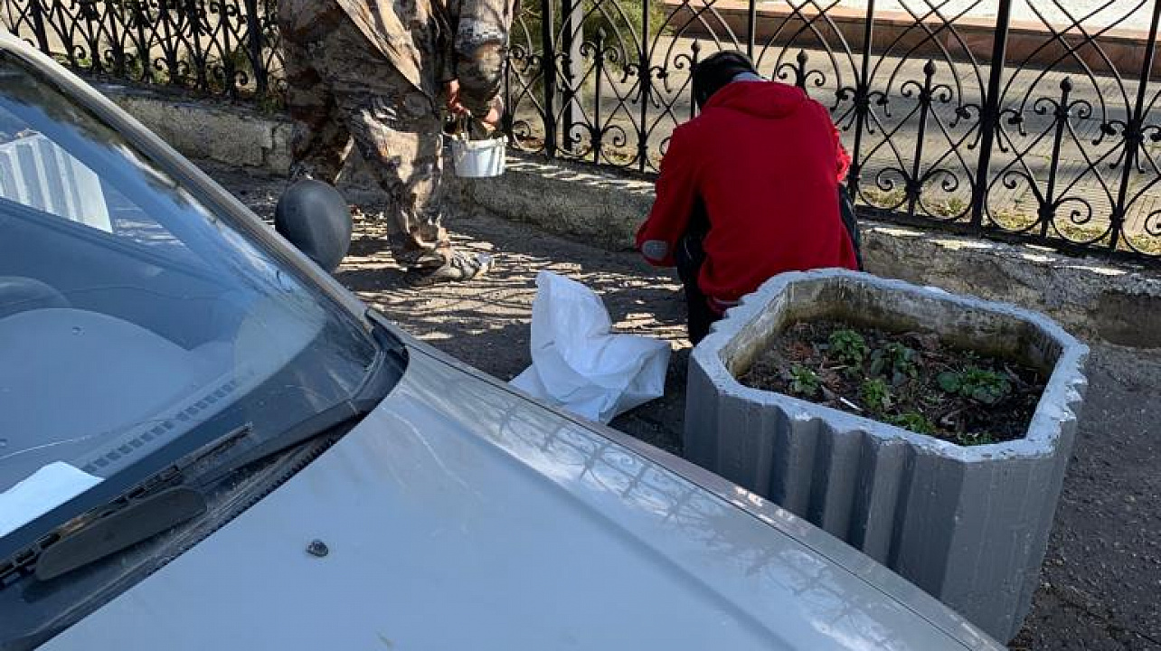 На Всесвятском кладбище в преддверии Дня защитника Отечества прошел субботник