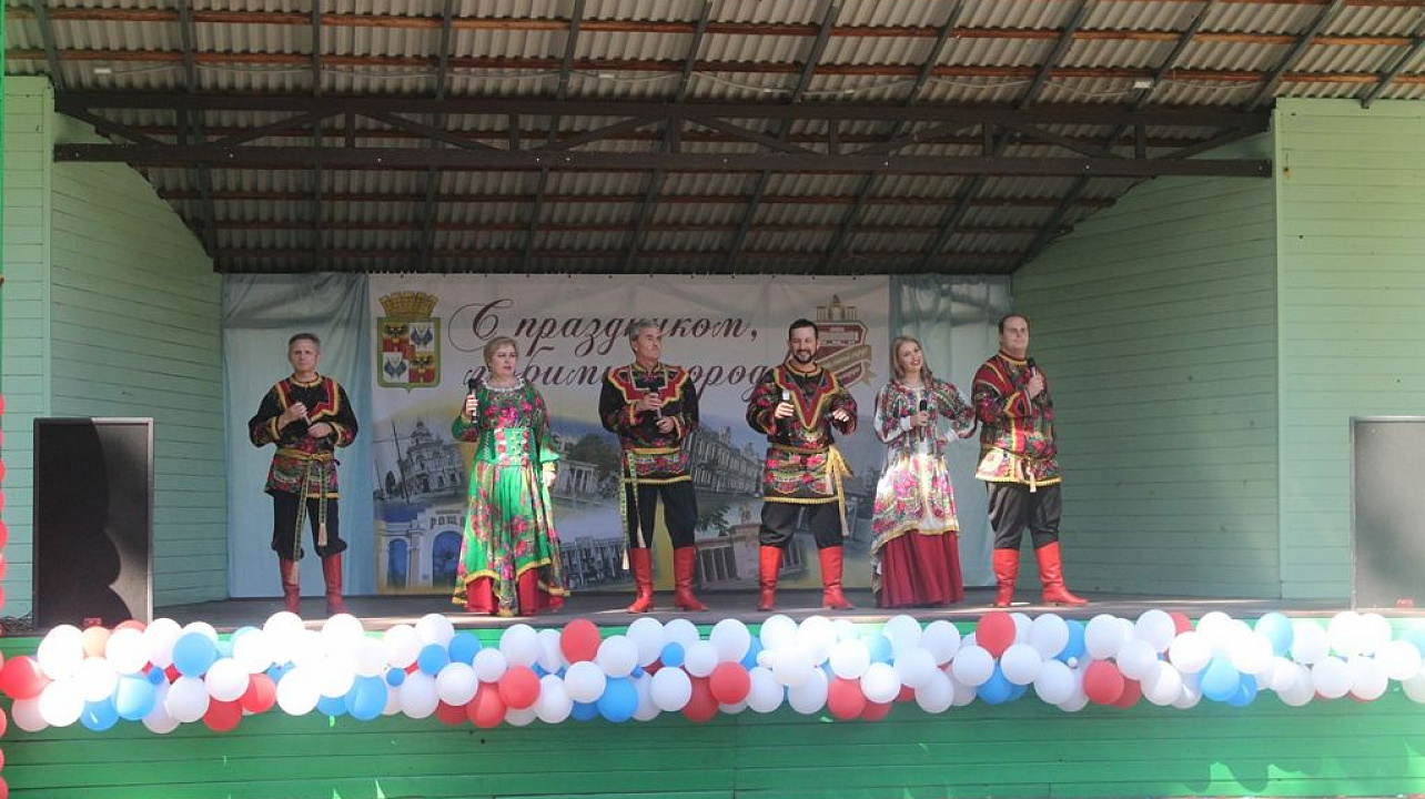 В Чистяковской роще прошел окружной театрализованный праздник, посвященный Дню города