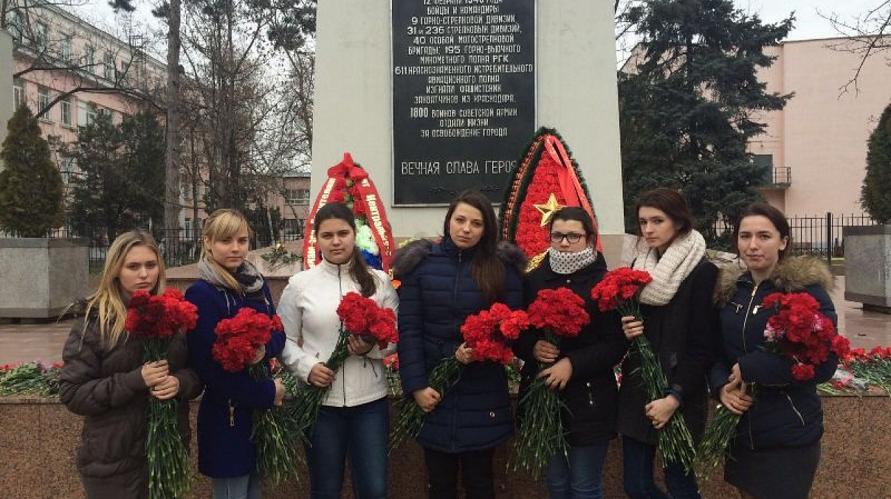 В Краснодарском краевом базовом медицинском колледже прошла акция «Красная гвоздика»