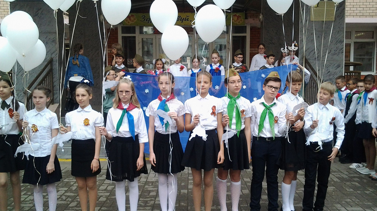 В Западном округе прошли торжественные линейки, посвящённые 73-й годовщине Победы в Великой Отечественной войне