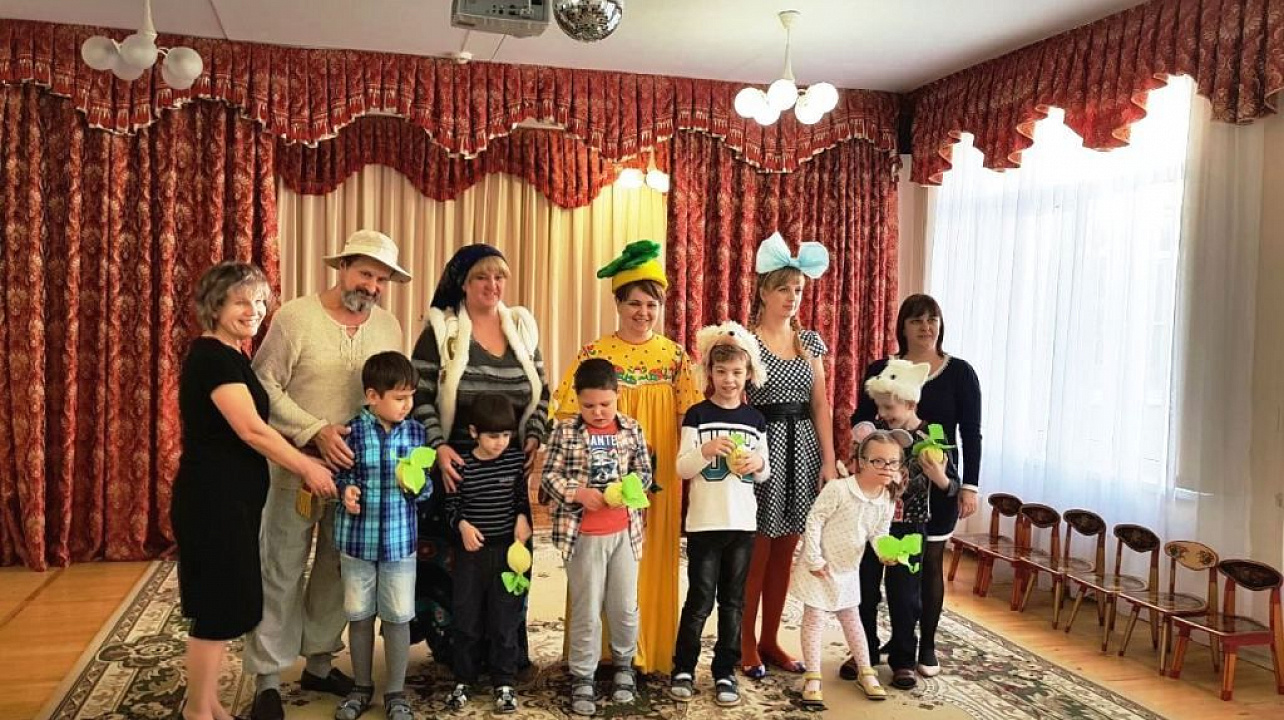 В детском саду № 223 прошел театрализованный праздник ко Дню инвалида по мотивам сказки «Репка»