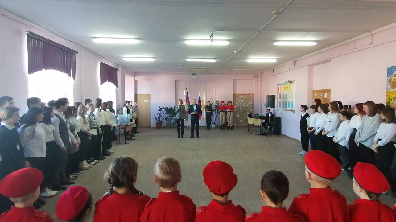 Светлана Ангальт и Алексей Бузмаков приняли участие в церемонии награждения одаренных учащихся школ избирательного округа №8