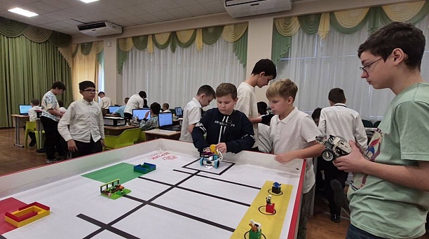 180 юных краснодарцев соревновались в мастерстве робототехники и программирования 