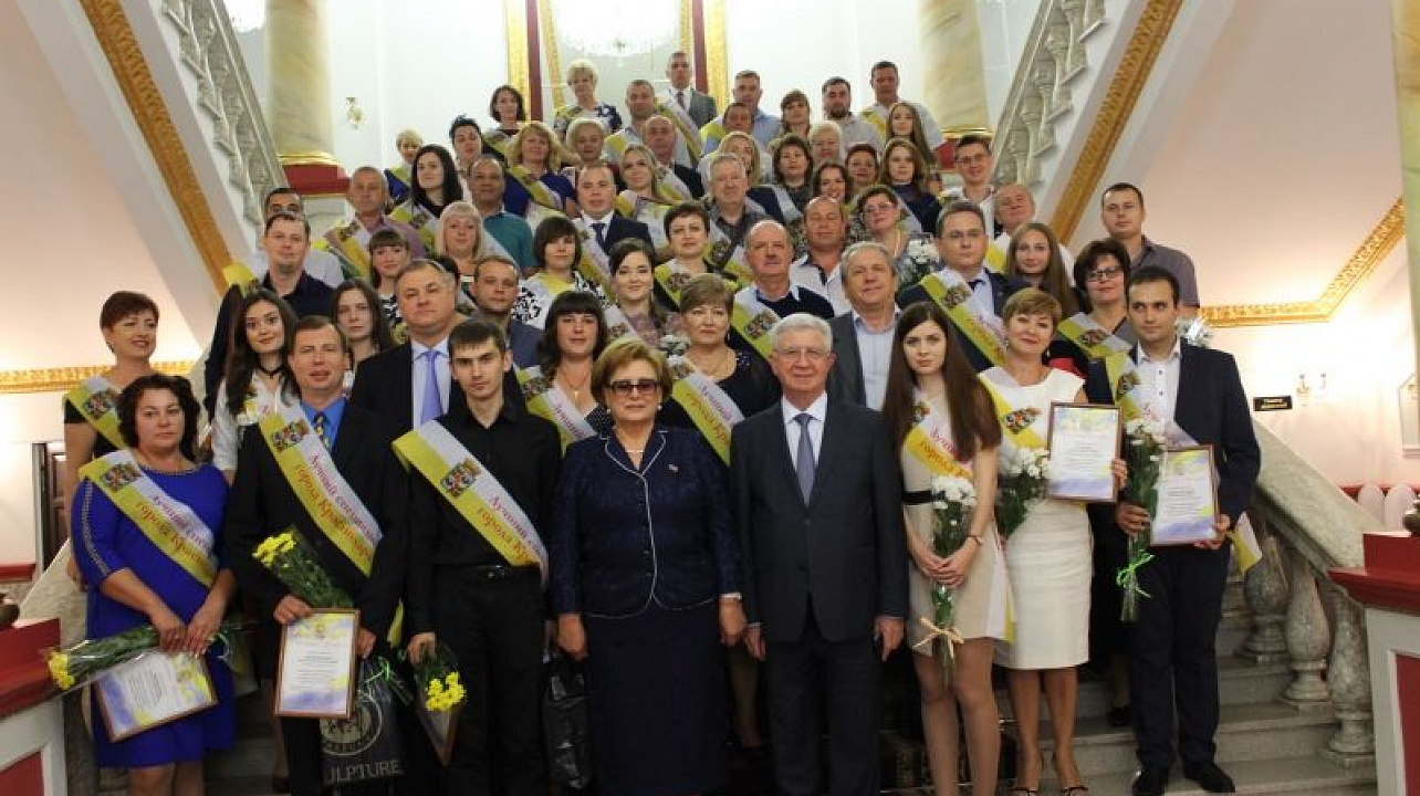 Награждение победителей общегородского отраслевого конкурса «Лучший специалист города Краснодара 2016 года»