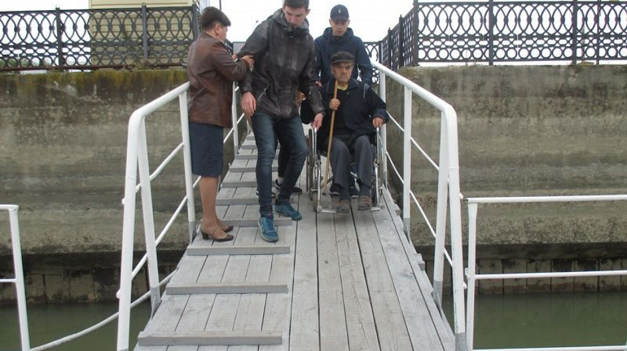 Инвалиды Центрального округа побывали на речной прогулке