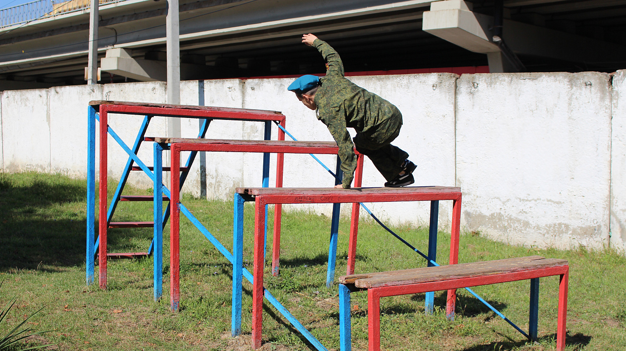 В рамках акции Спорт Zа Наших в Краснодаре прошёл мастер-класс по прохождению полосы препятствий и военно-прикладным дисциплинам
