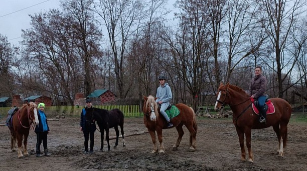 Занятия по конному спорту организовали для казачьей молодёжи