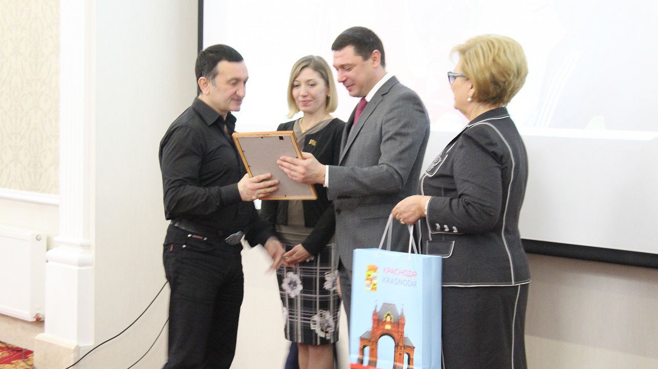 Спортивные итоги года подвели в Краснодаре. Атлетов и тренеров поблагодарил за достижения и поздравил с наступающим 2018 годом мэр Евгений Первышов. Часть 1.