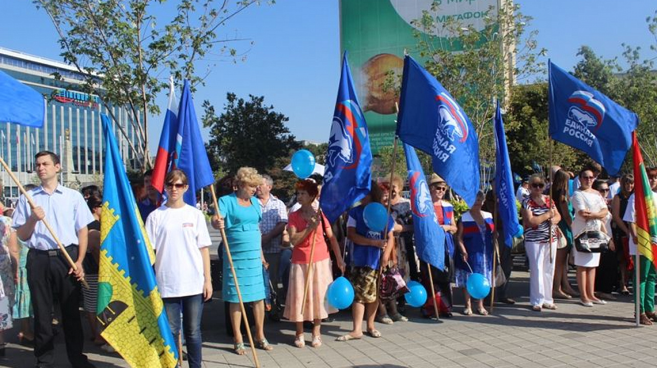 Общественность Центрального округа приняла участие в городском митинге, посвященном Дню Государственного флага России