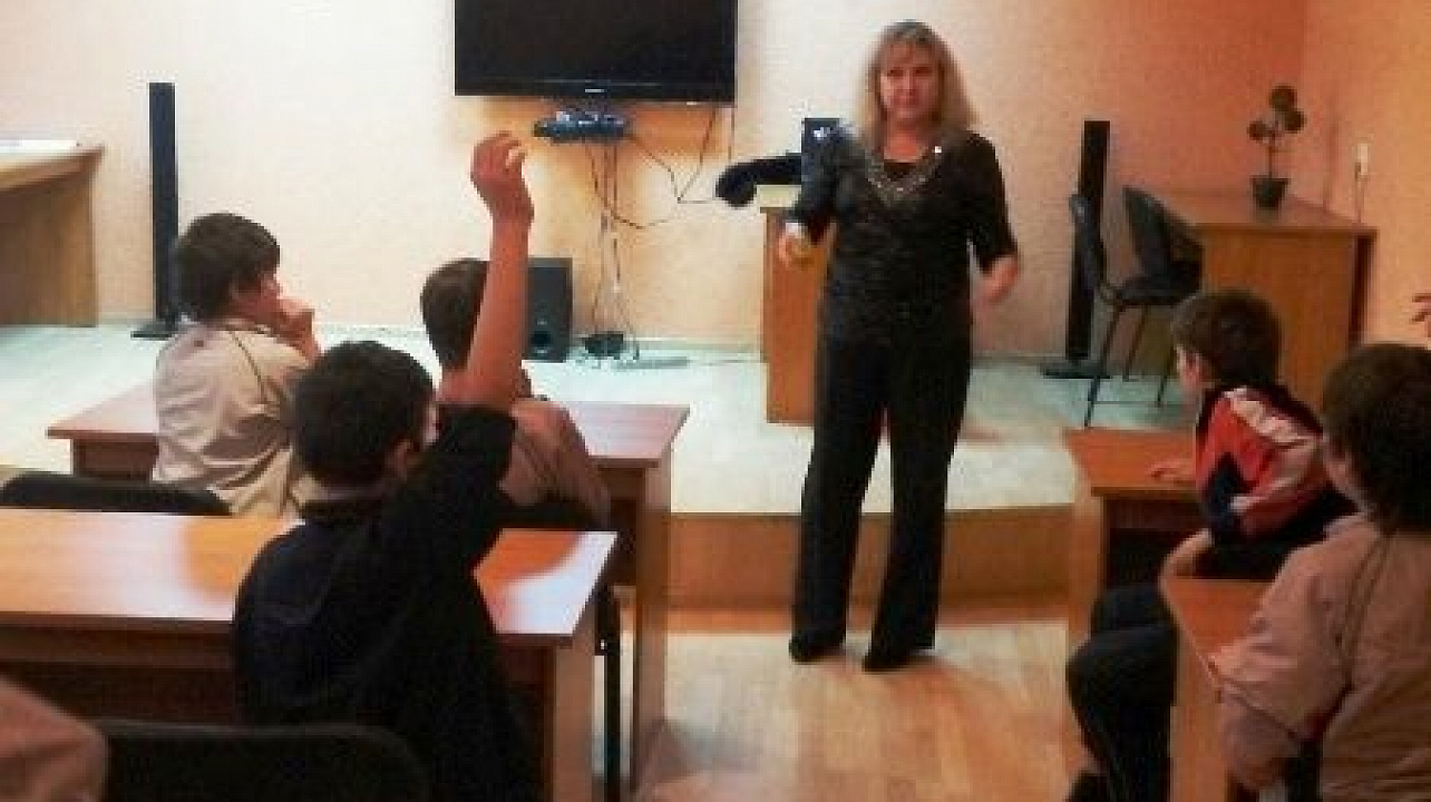 Артисты  окружного Дома культуры проведали «трудных» подростков