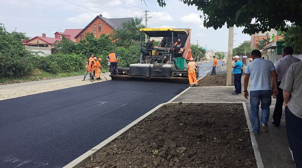 В Прикубанском округе ведется комплексное благоустройство улицы Бульвар Строителей