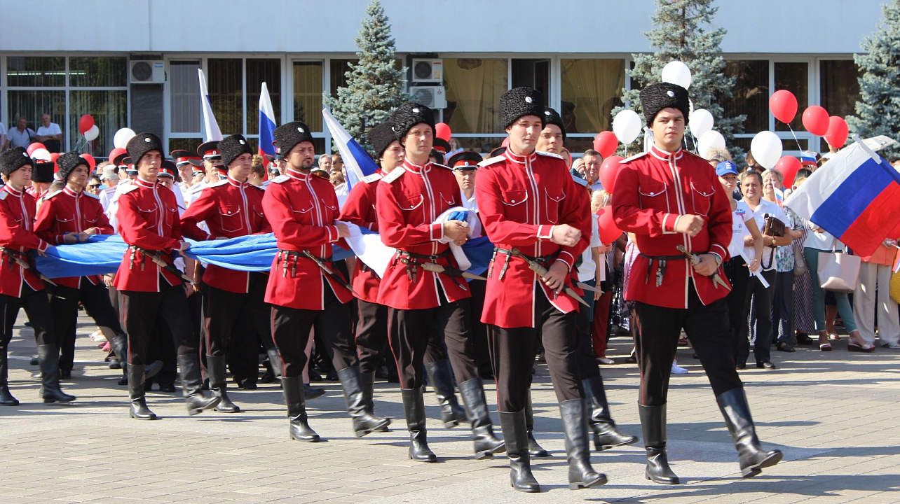 Общественность Центрального округа отметила День Государственного флага РФ