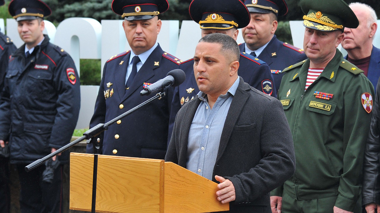 В Краснодарском университете МВД России открыли памятник известному литературному и кинематографическому герою – участковому уполномоченному милиции Анискину