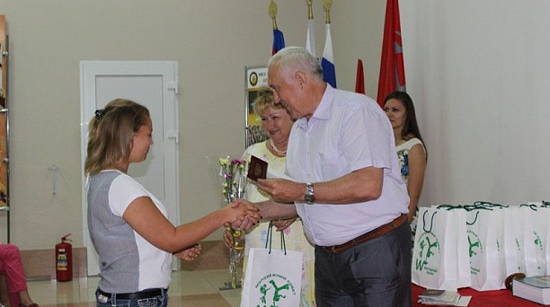 Подросткам Западного округа торжественно вручили паспорта