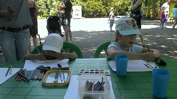 В День сотрудников Государственной Авто Инспекции в парке 30-летия Победы провели профилактические мероприятия с несовершеннолетними детьми