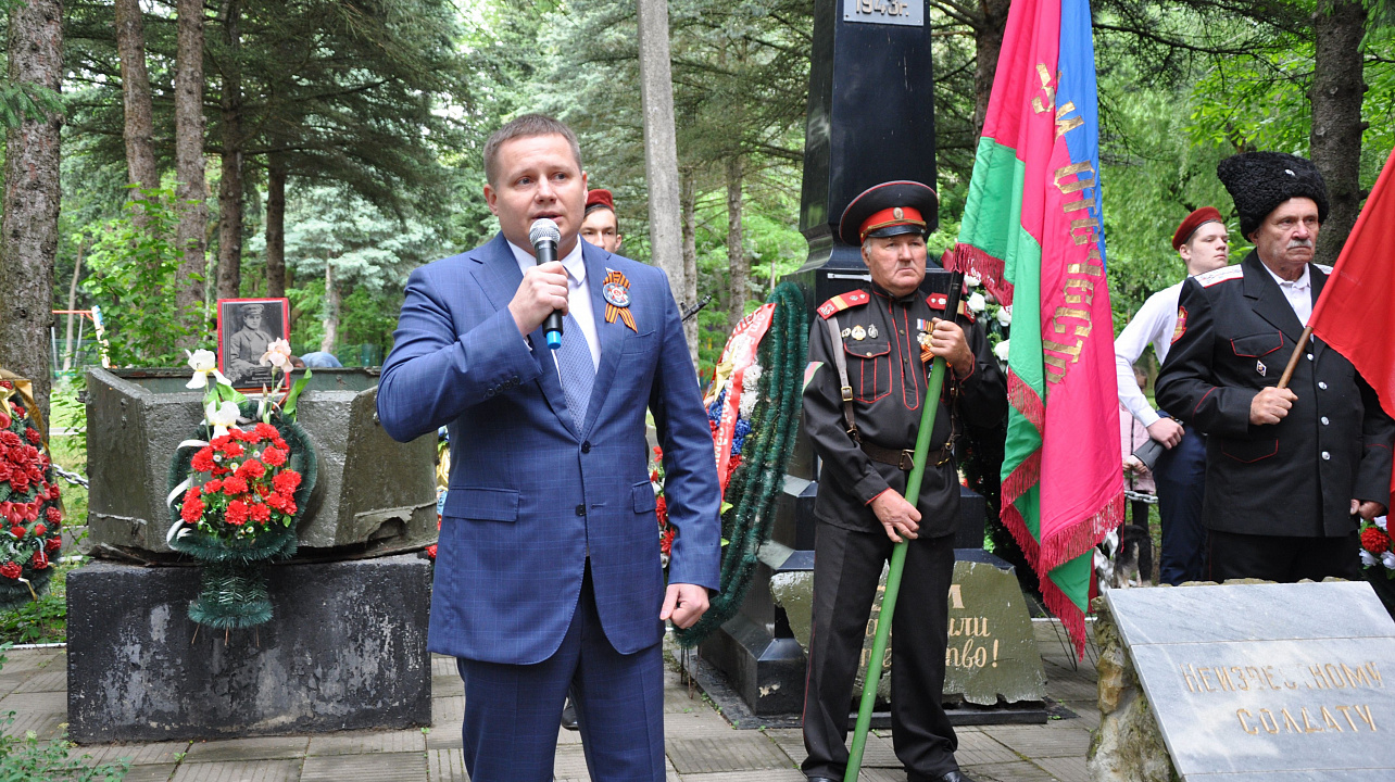 В поселке Колосистом мероприятие ко Дню Победы прошло у памятника «Погибшим танкистам»