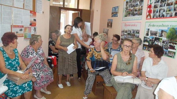 Специалисты налоговой службы провели информационное занятие с жителями Гагаринского микрорайона