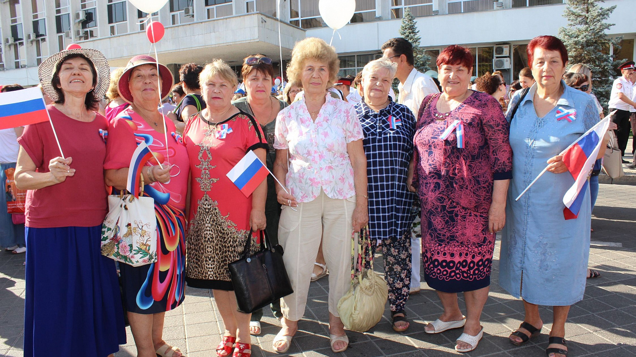 Общественность Центрального округа отметила День Государственного флага РФ