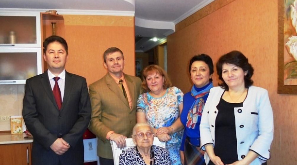 90 лет исполнилось жительнице Прикубанского округа труженице тыла Анне Марченко