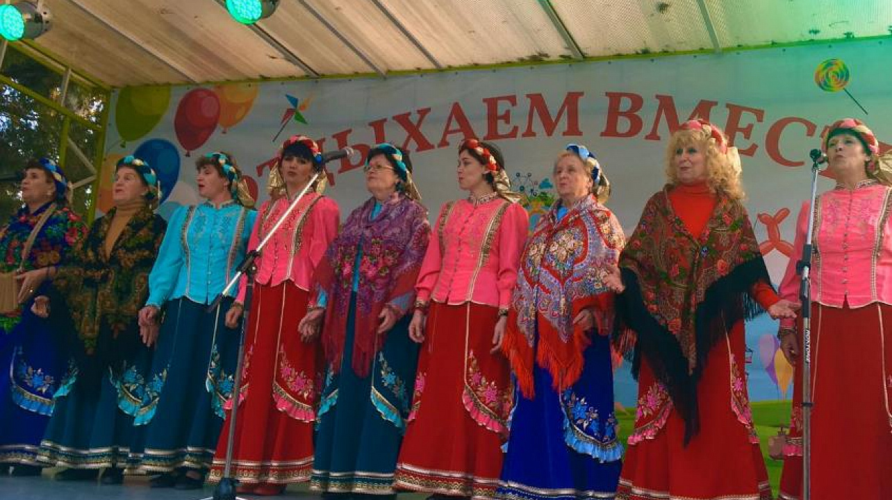 В День народного единства творческие коллективы  Дома культуры Западного округа подарили  краснодарцам  концерты и шоу-программы