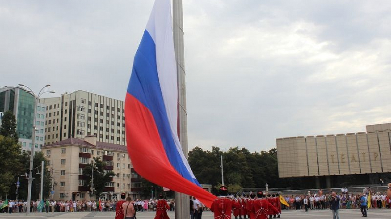 Общественность Центрального округа отметила День Государственного флага РФ