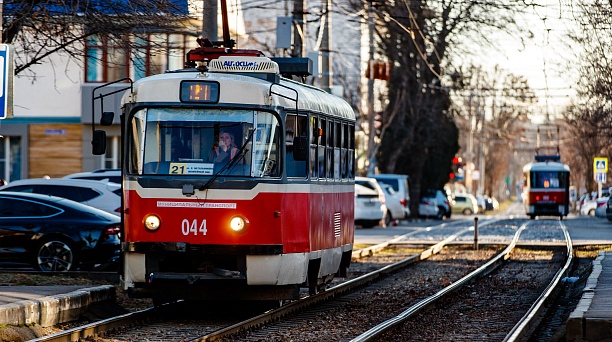 Краснодарцы до конца года могут сэкономить на поездках в общественном транспорте при оплате смартфоном