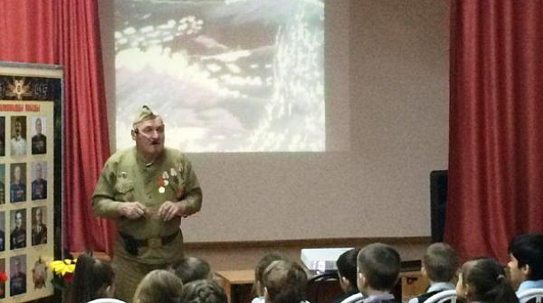 Фотовыставка «Великая Россия: сражения и победы» в школе № 34