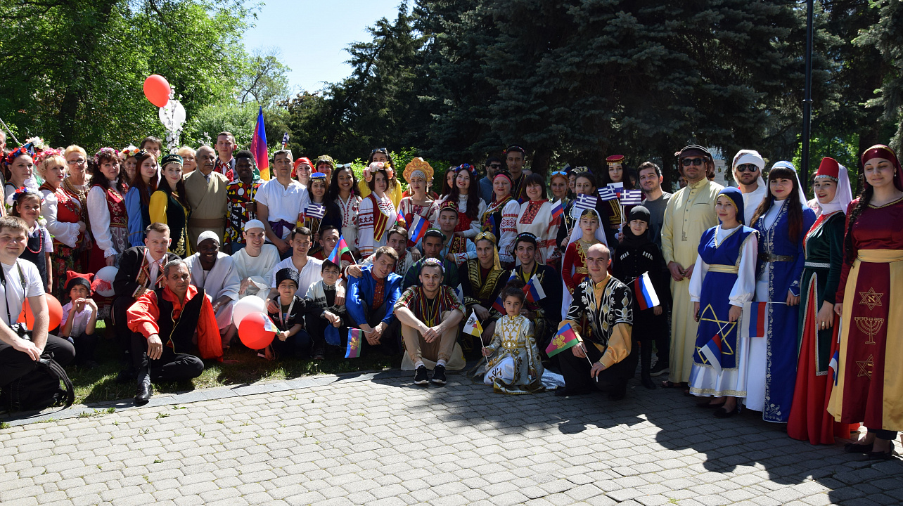 Национально-культурные объединения приняли участие праздничном шествии, посвящённом Дню Весны и Труда (4).JPG