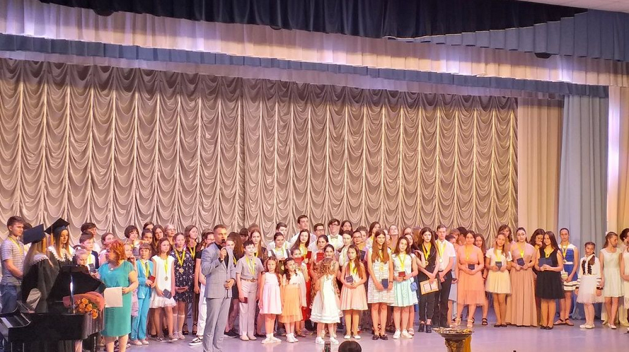 В канун Дня защиты детей Детская школа искусств № 13 дала  отчетный концерт Детской школы искусств № 13