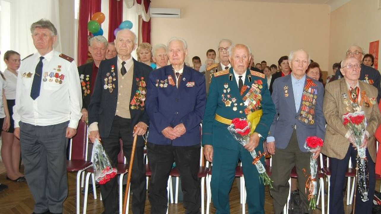 В школе № 34 Центрального округа 25 ветеранов ВОВ провели Уроки мужества