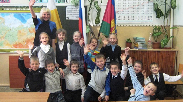 Первоклашки прикубанской школы №38 впервые ознакомились с символикой России и Кубани