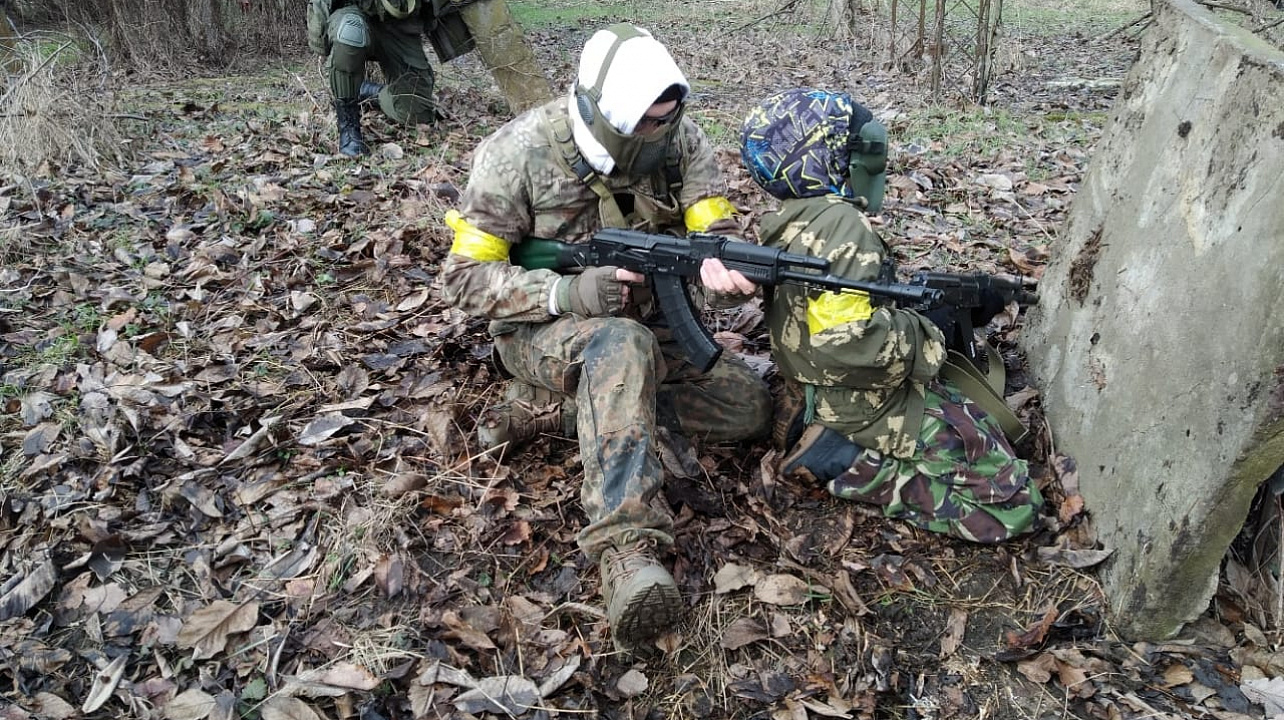 Ветераны "горячих точек" провели в парке учхоза "Кубань" страйкбольный турнир