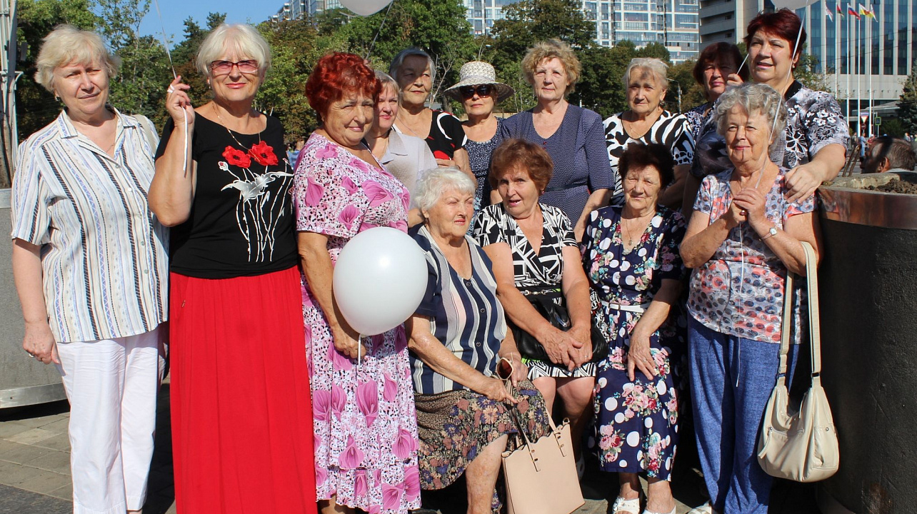 Общественность Центрального округа отметила День Государственного флага РФ